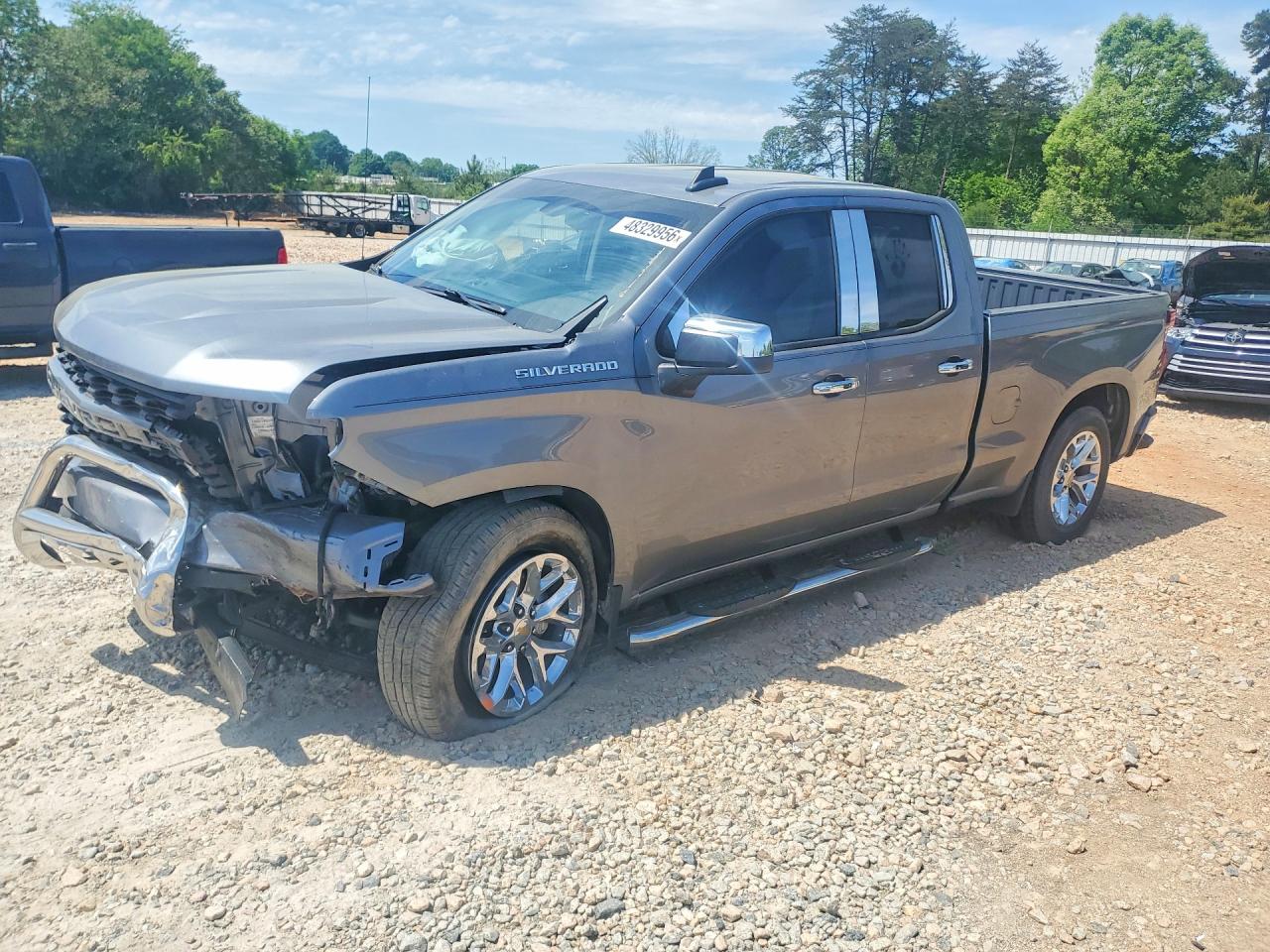 Salvage Chevrolet Silverado Image