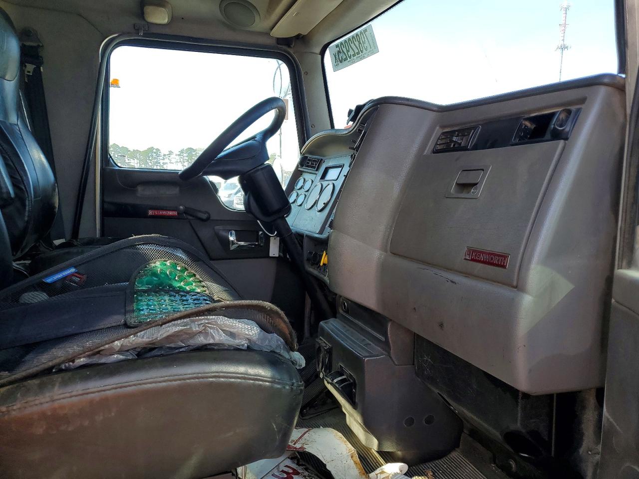 Kenworth T330