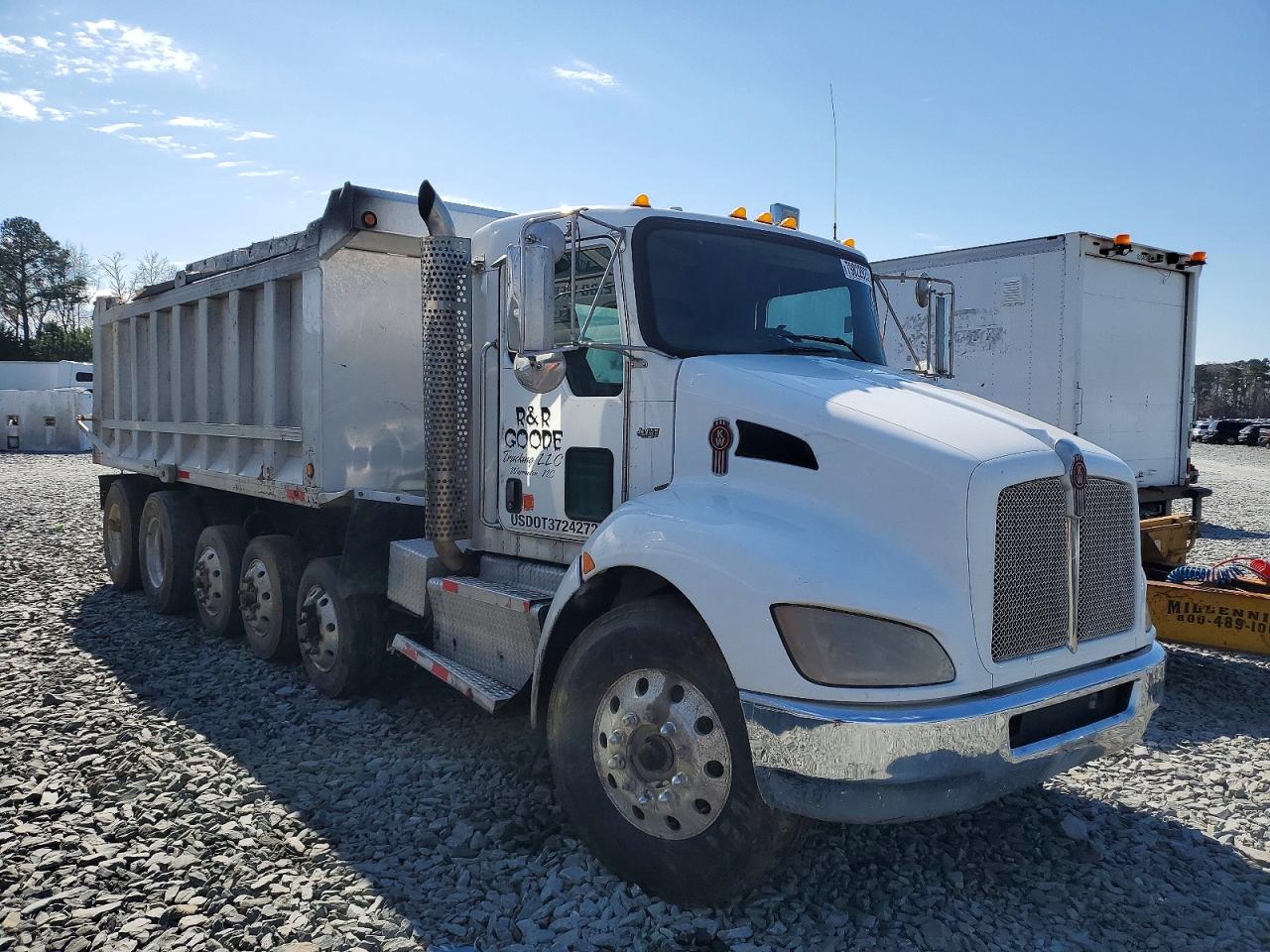 Salvage Kenworth T330 Image