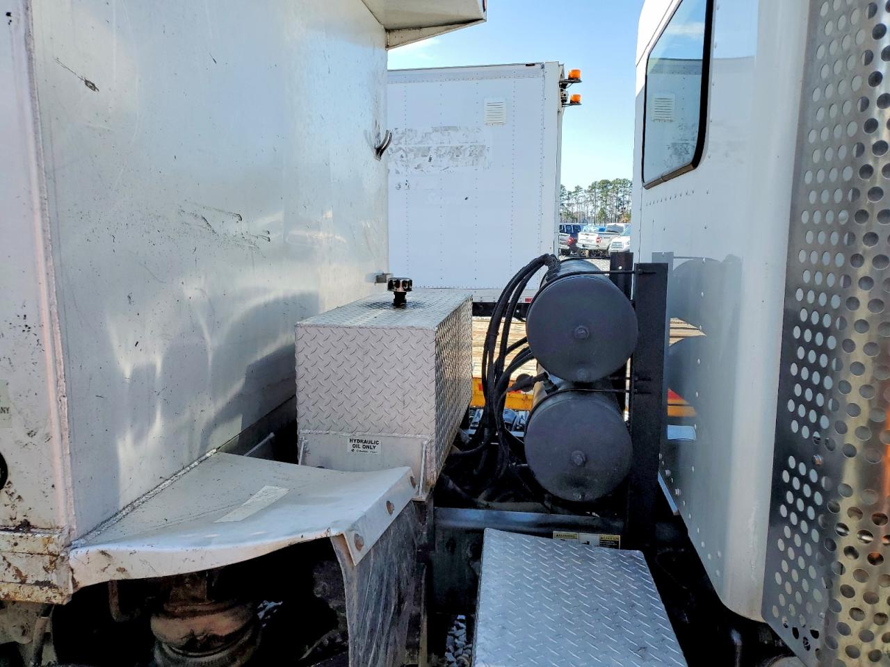 Kenworth T330
