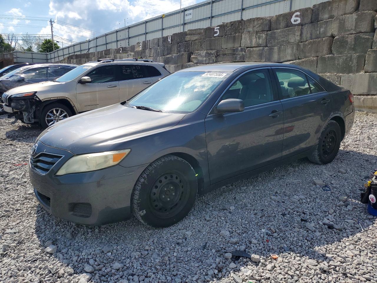 Salvage Toyota Camry Image