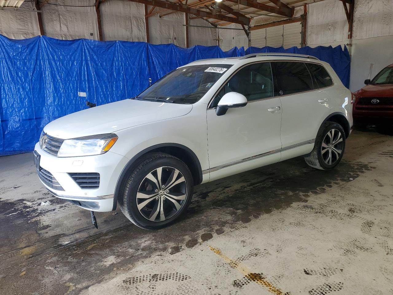 Salvage Volkswagen Touareg Image