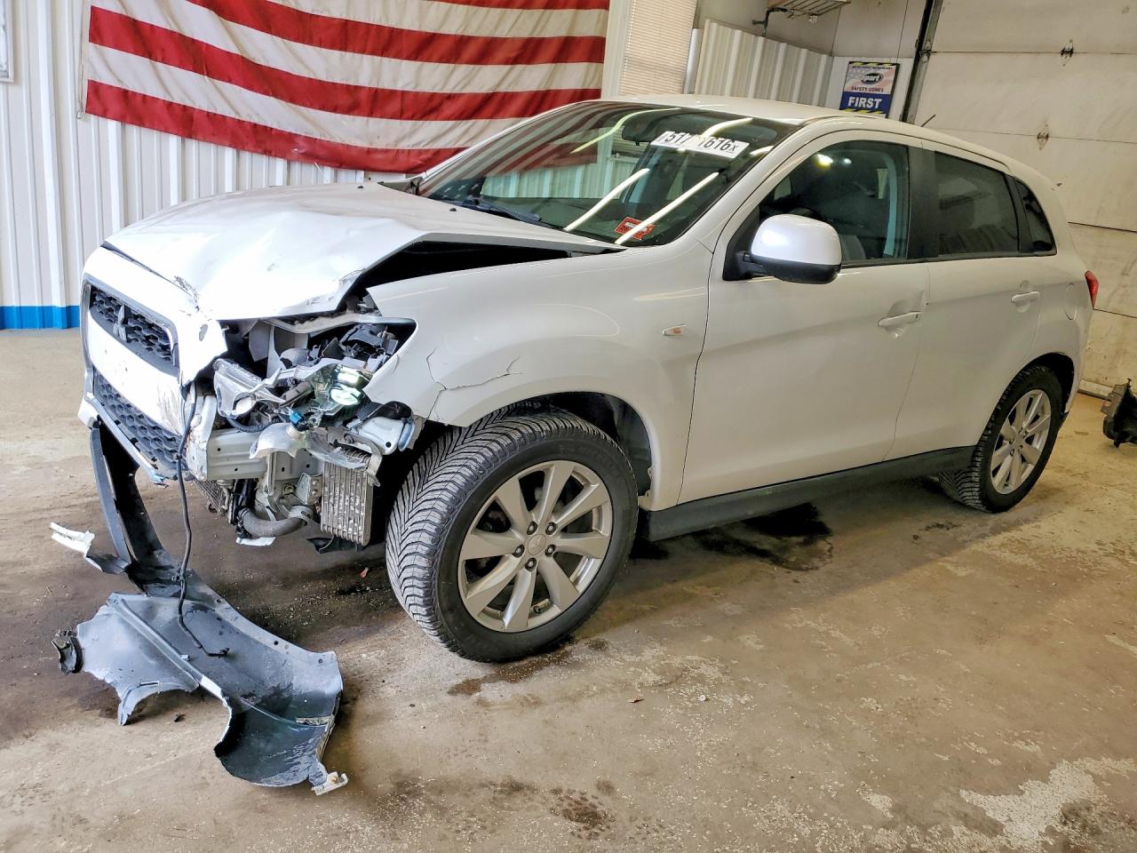 Salvage Mitsubishi Outlander Image