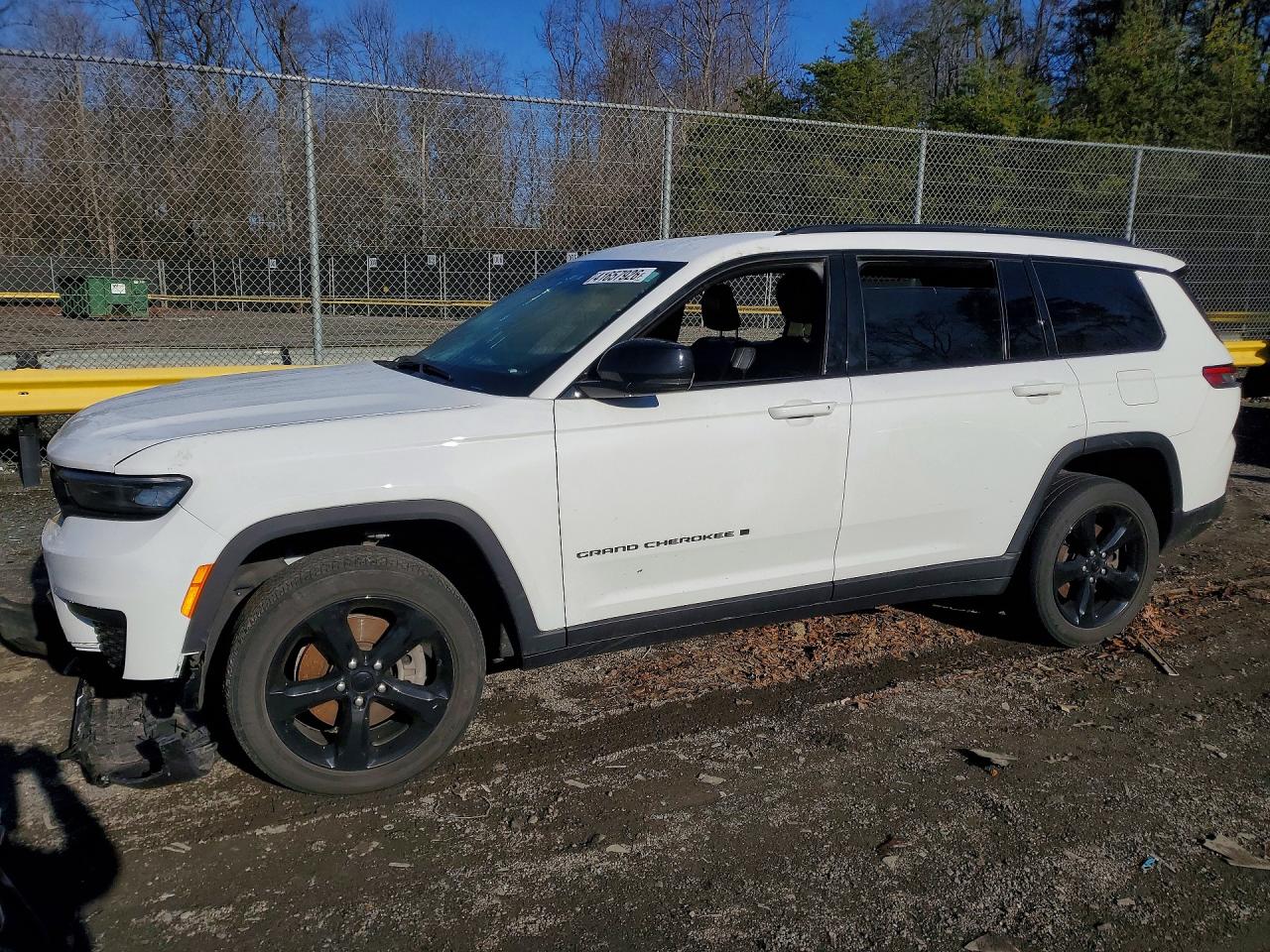 Salvage Jeep Cherokee Image