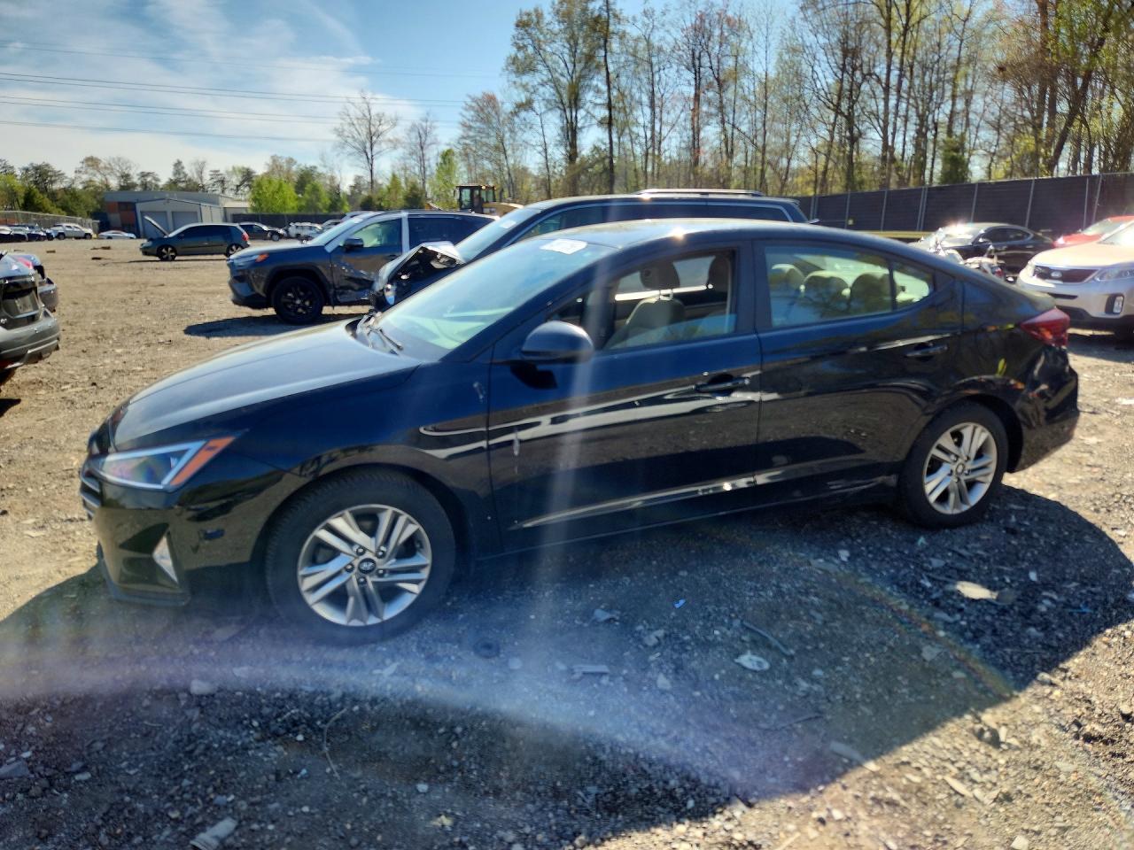 Salvage Hyundai ELANTRA Image