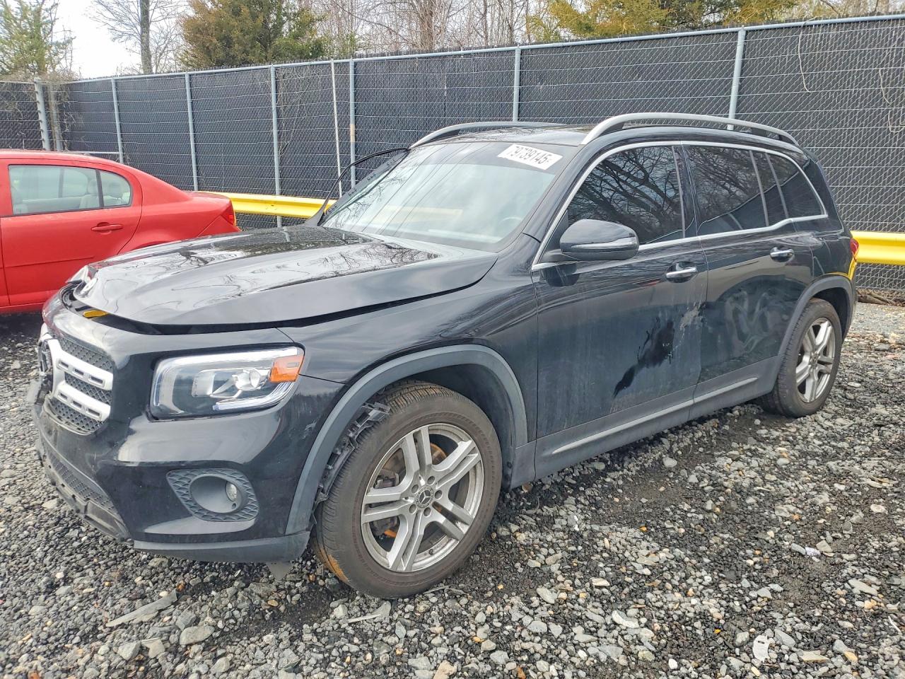 Salvage Mercedes-Benz GLB Image