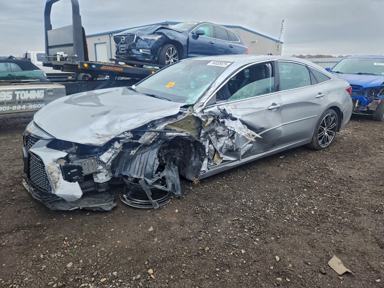 Salvage Toyota Avalon Image