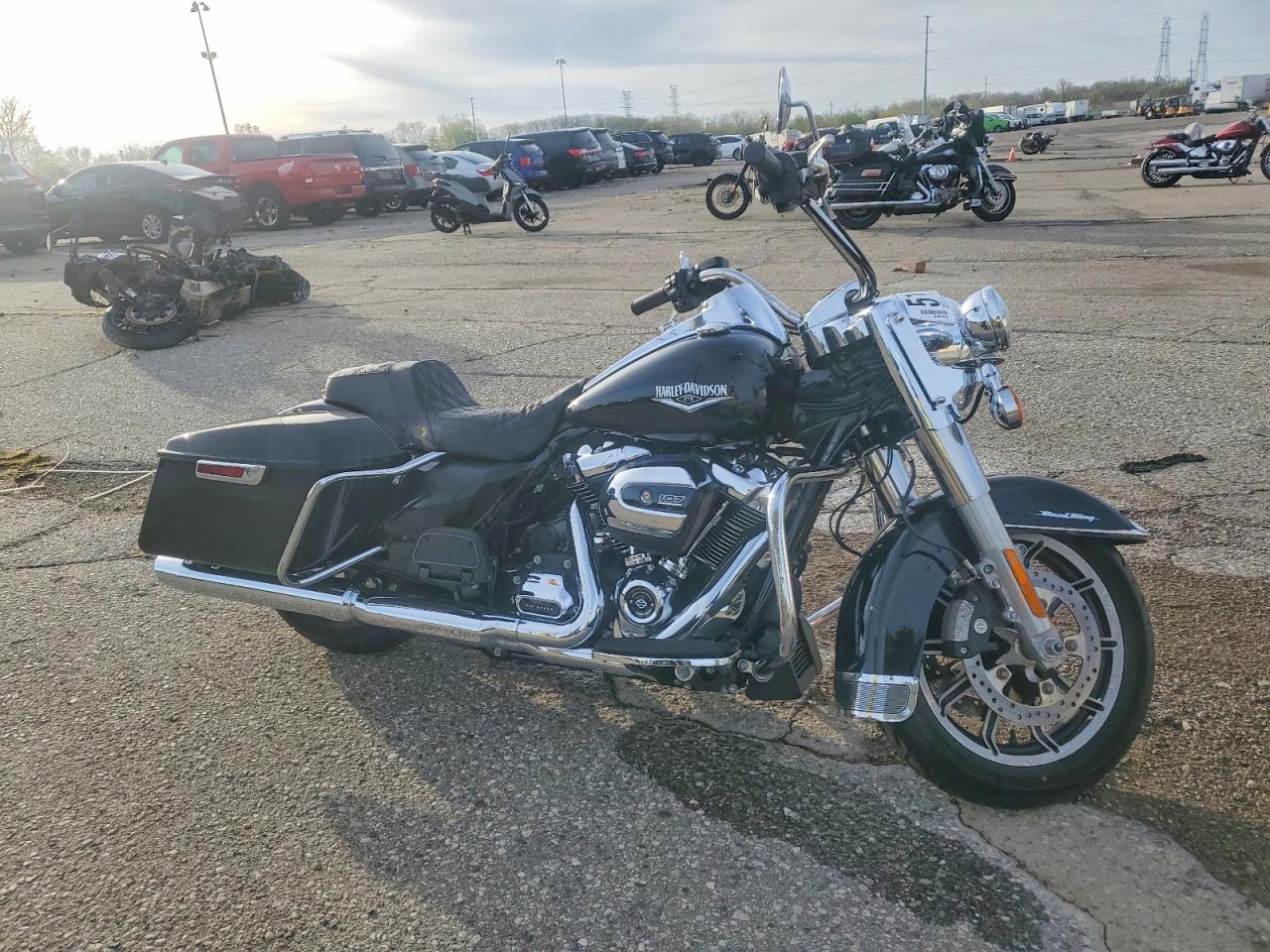 Salvage Harley-Davidson Fl Image