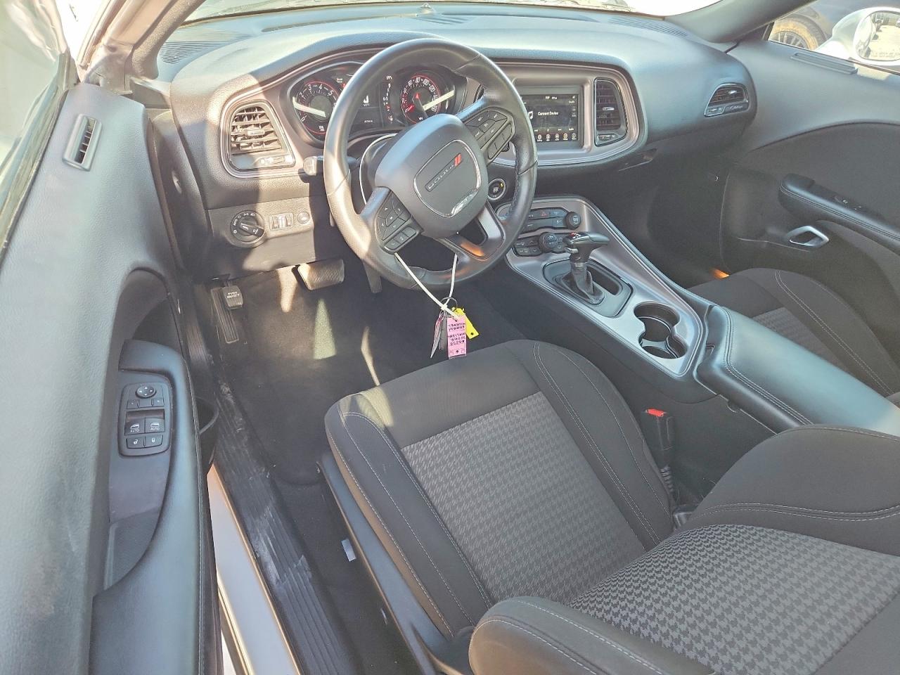 Dodge Challenger Sxt