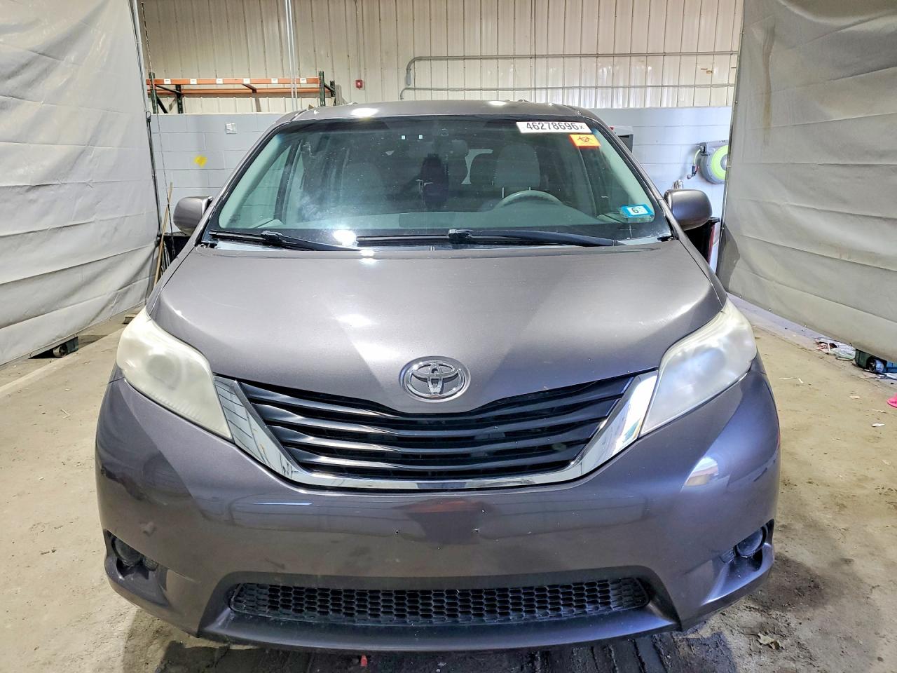 Toyota Sienna Le 8-passenger