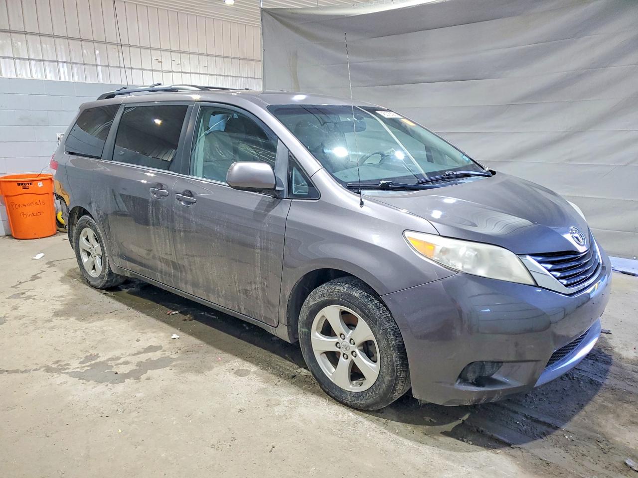 Toyota Sienna Le 8-passenger