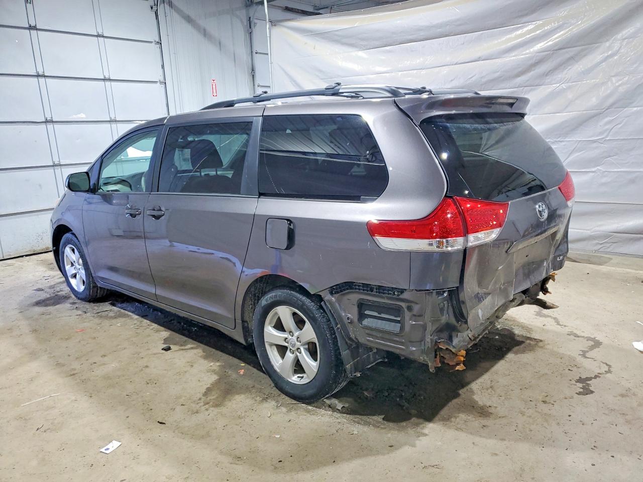 Toyota Sienna Le 8-passenger
