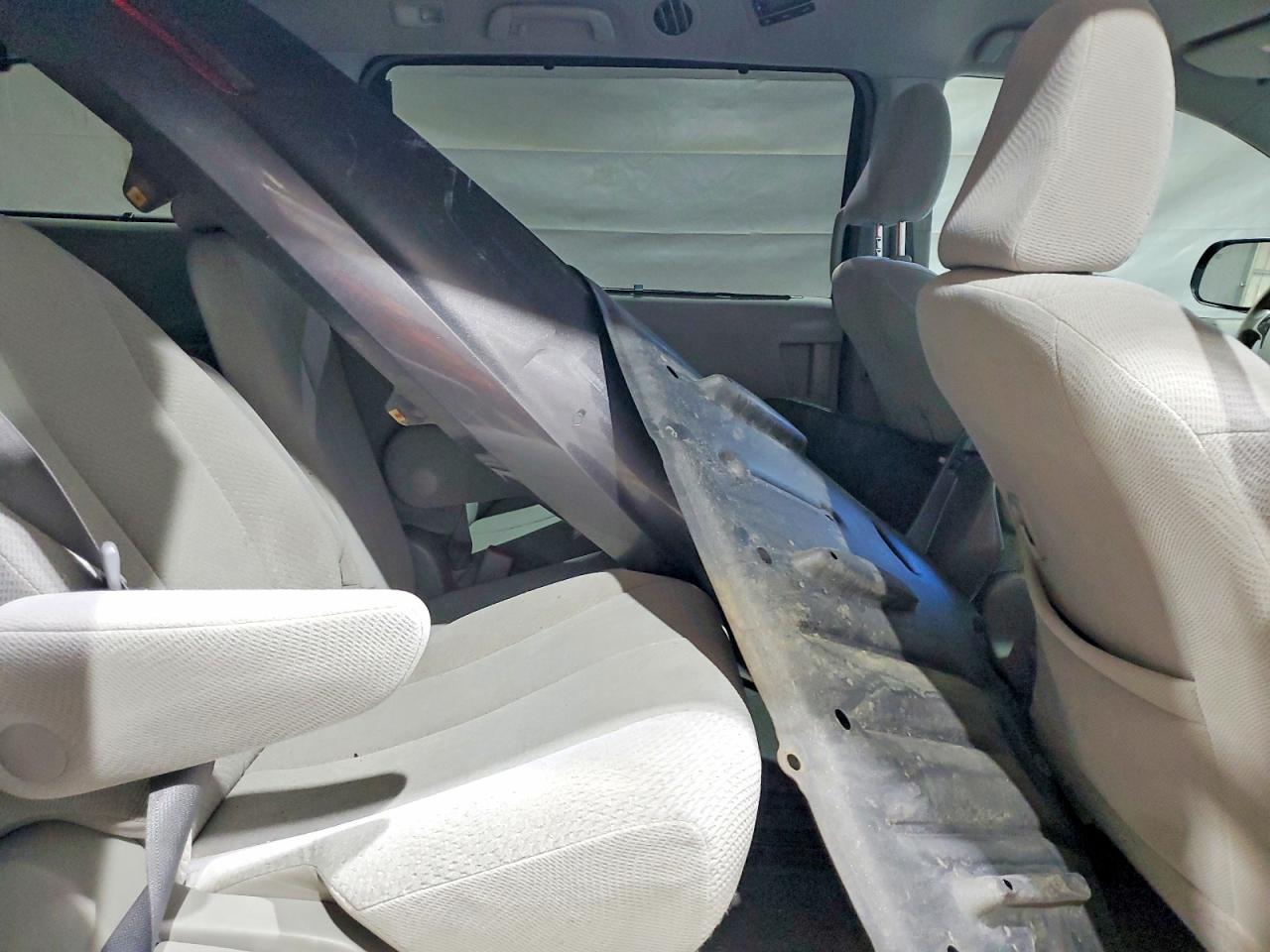 Toyota Sienna Le 8-passenger