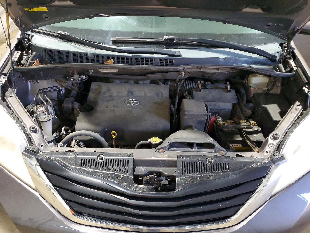 Toyota Sienna Le 8-passenger