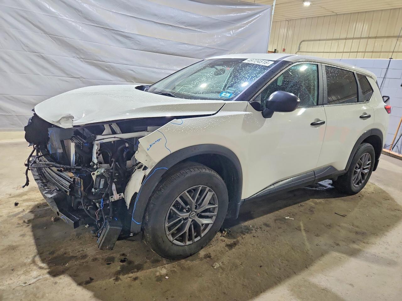 Salvage Nissan Rogue Image
