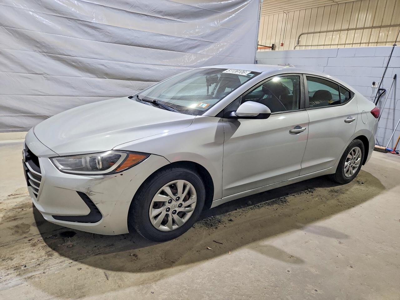 Salvage Hyundai ELANTRA Image