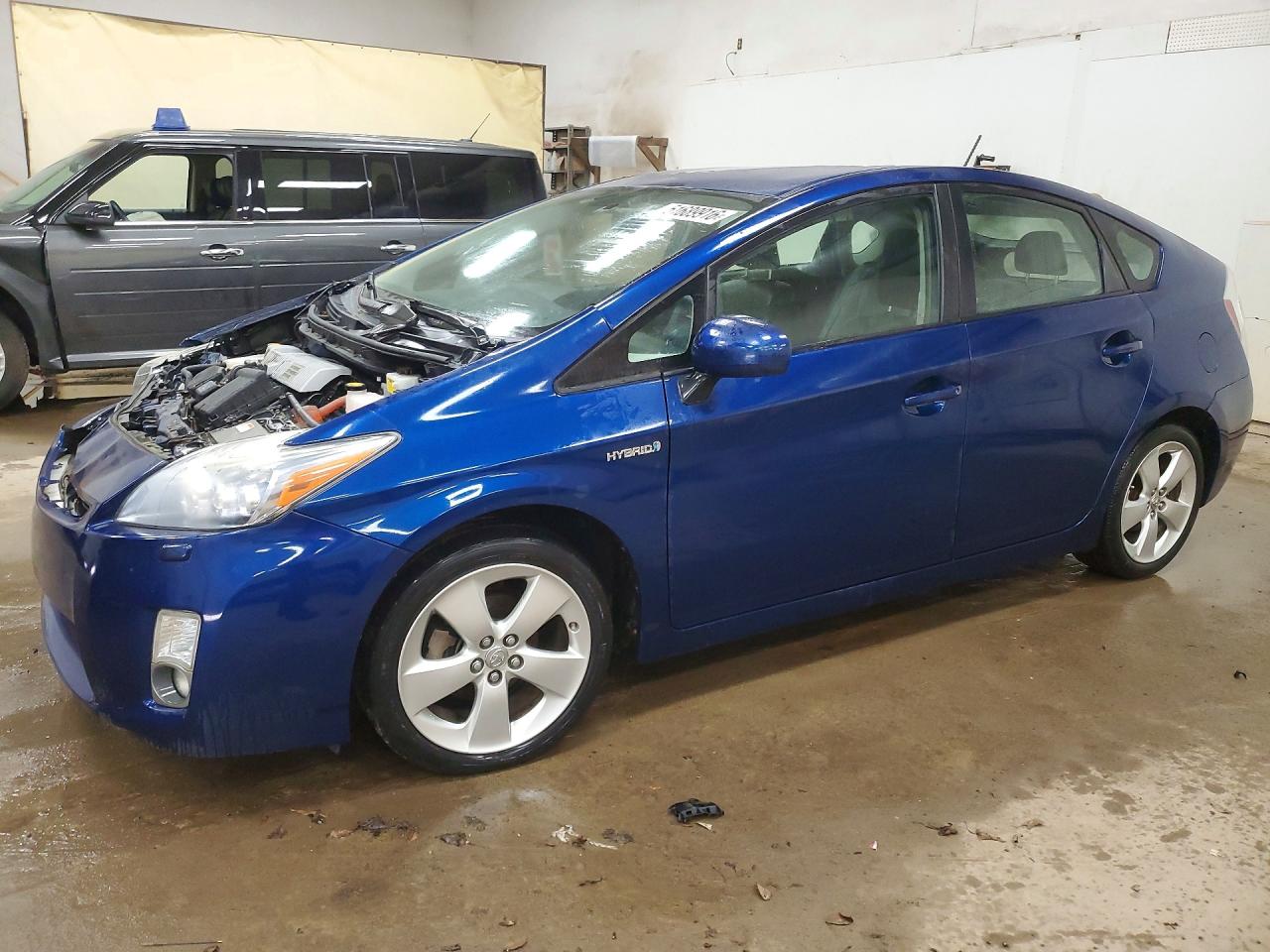 Salvage Toyota Prius Image