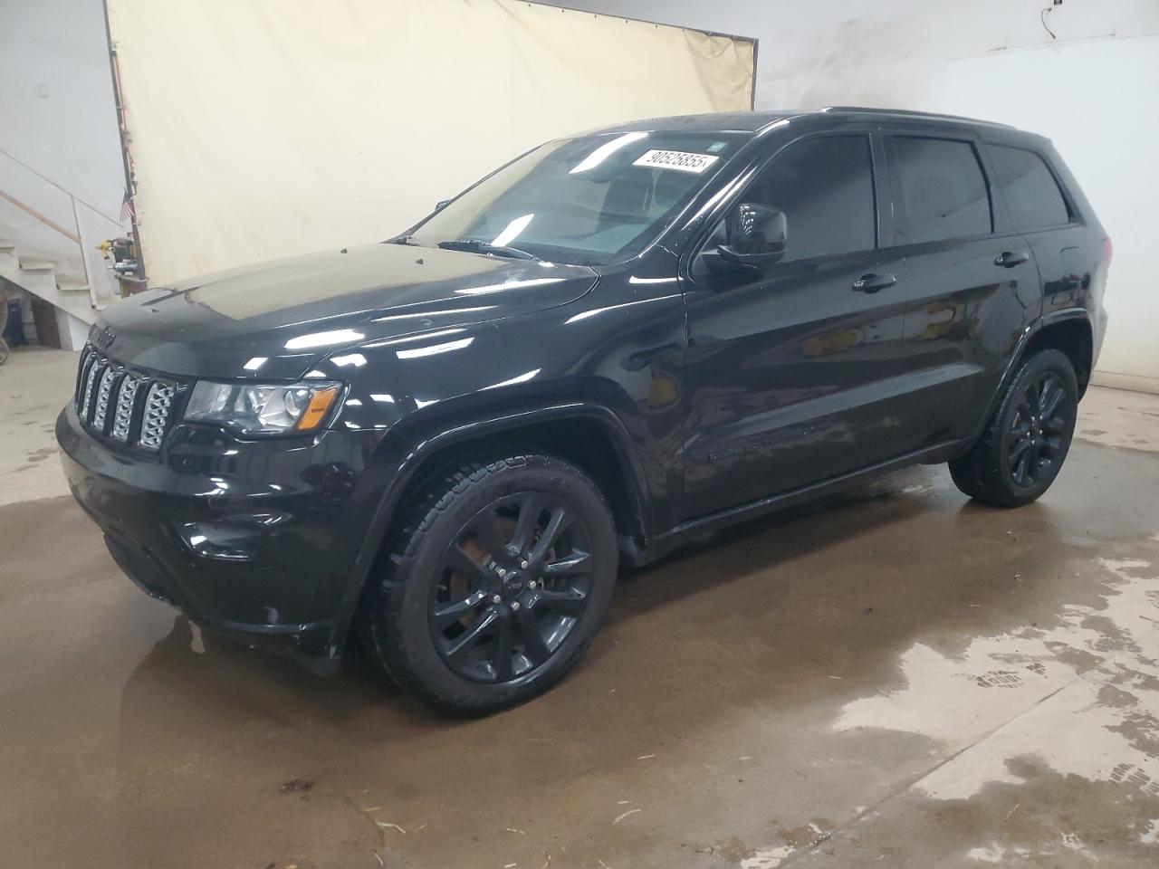 Salvage Jeep Cherokee Image