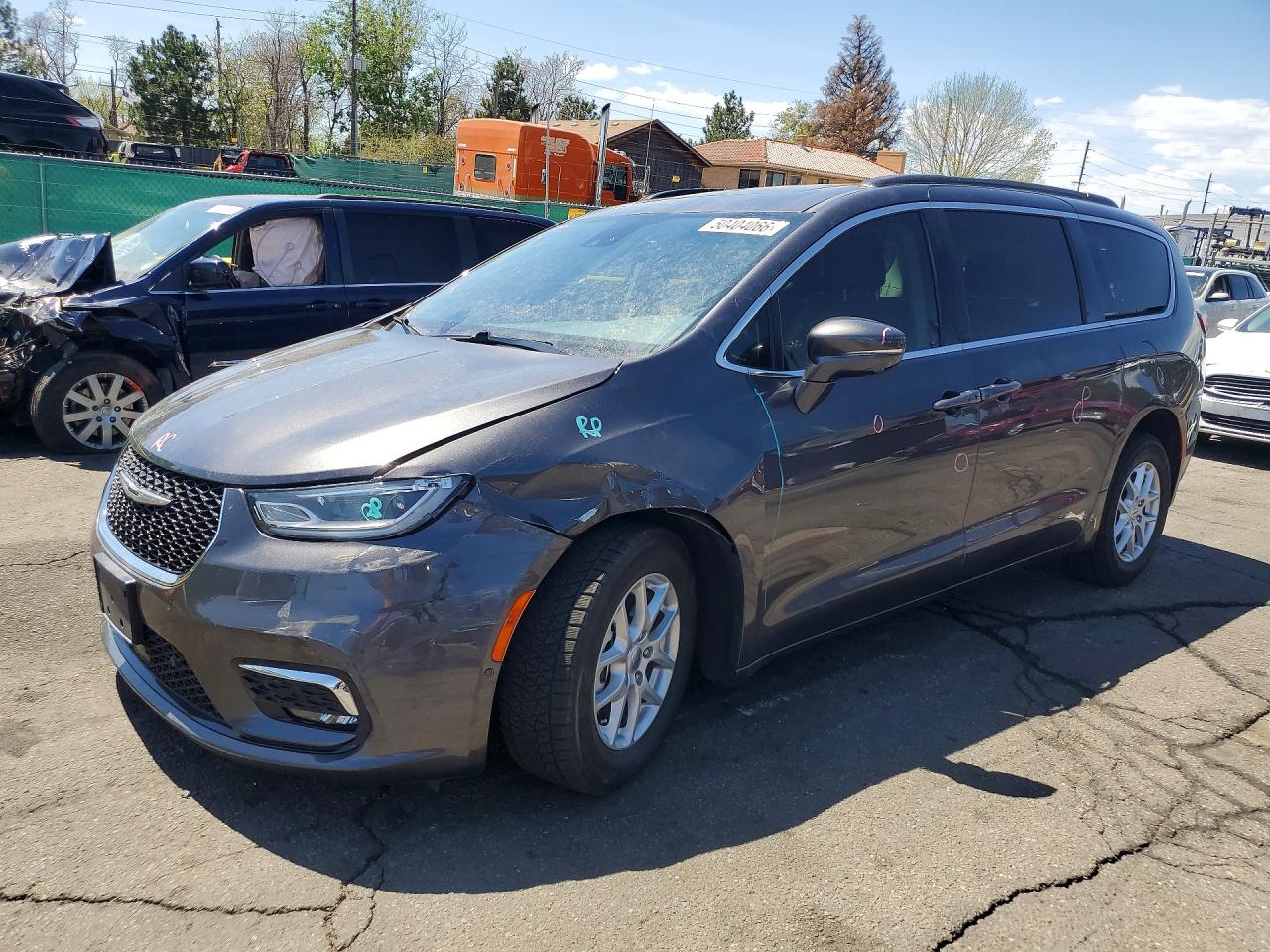 Salvage Chrysler Pacifica Image