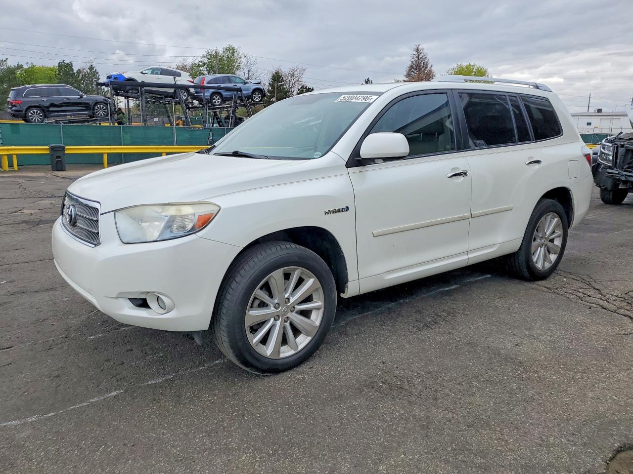 Salvage Toyota Highlander Image