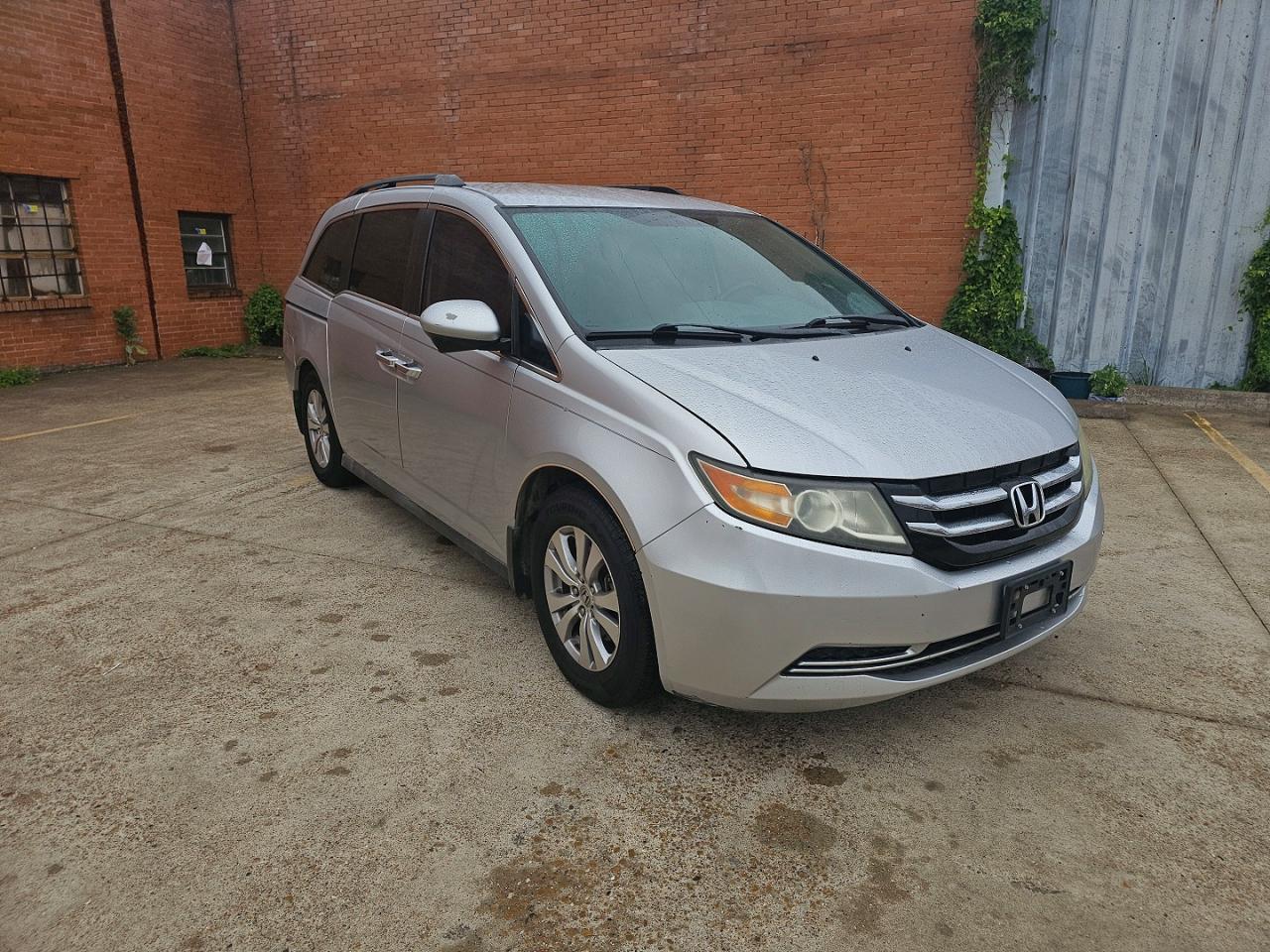Salvage Honda Odyssey Image
