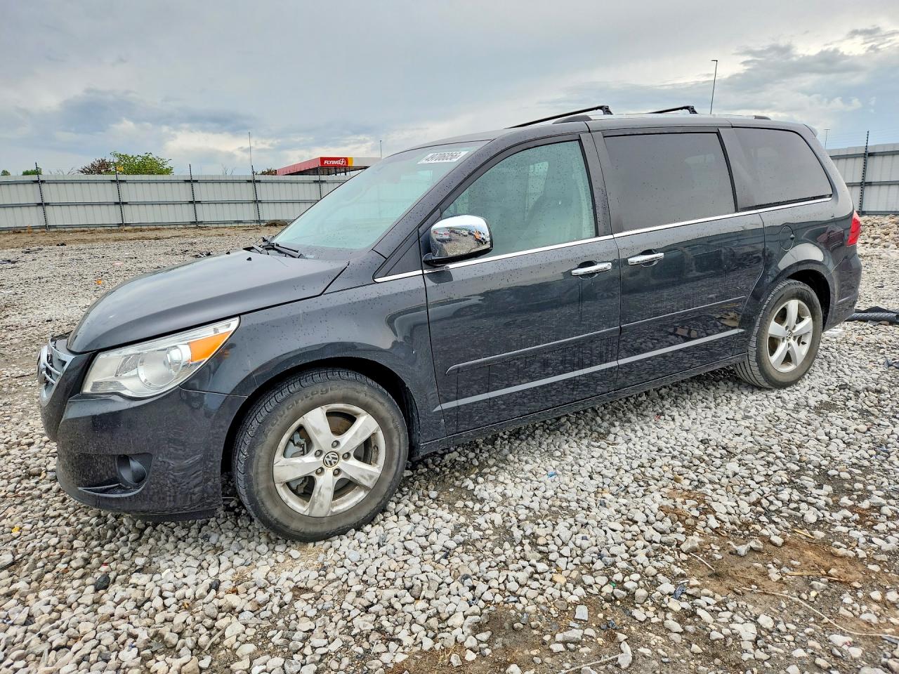 Salvage Volkswagen Routan Image