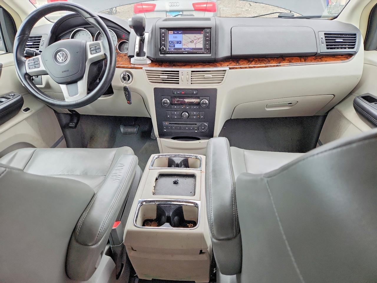 Volkswagen Routan Sel Premium