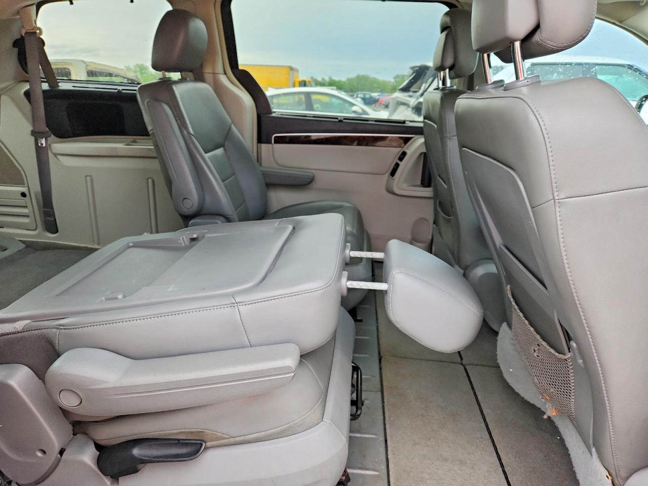 Volkswagen Routan Sel Premium