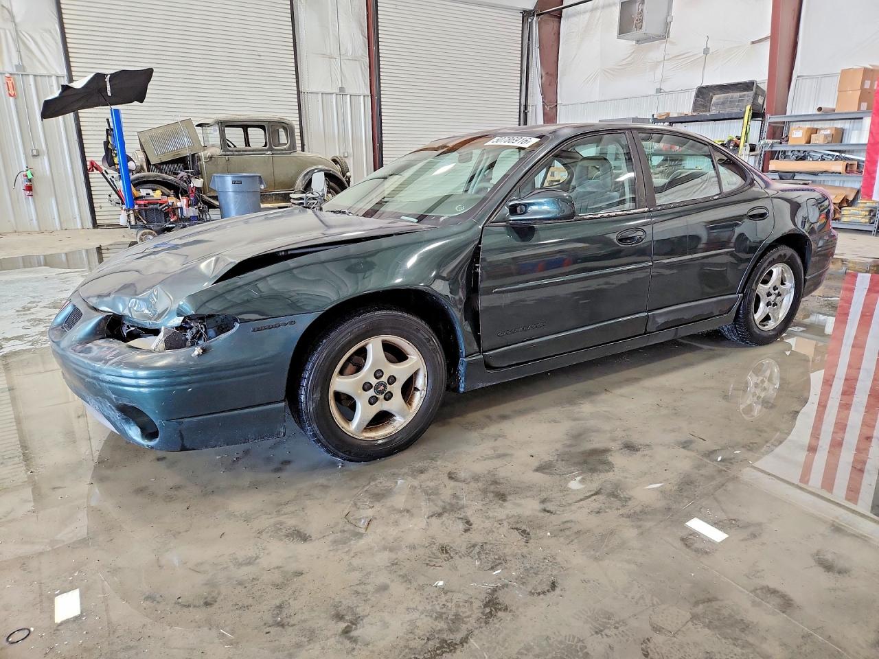 Salvage Pontiac Grandprix Image