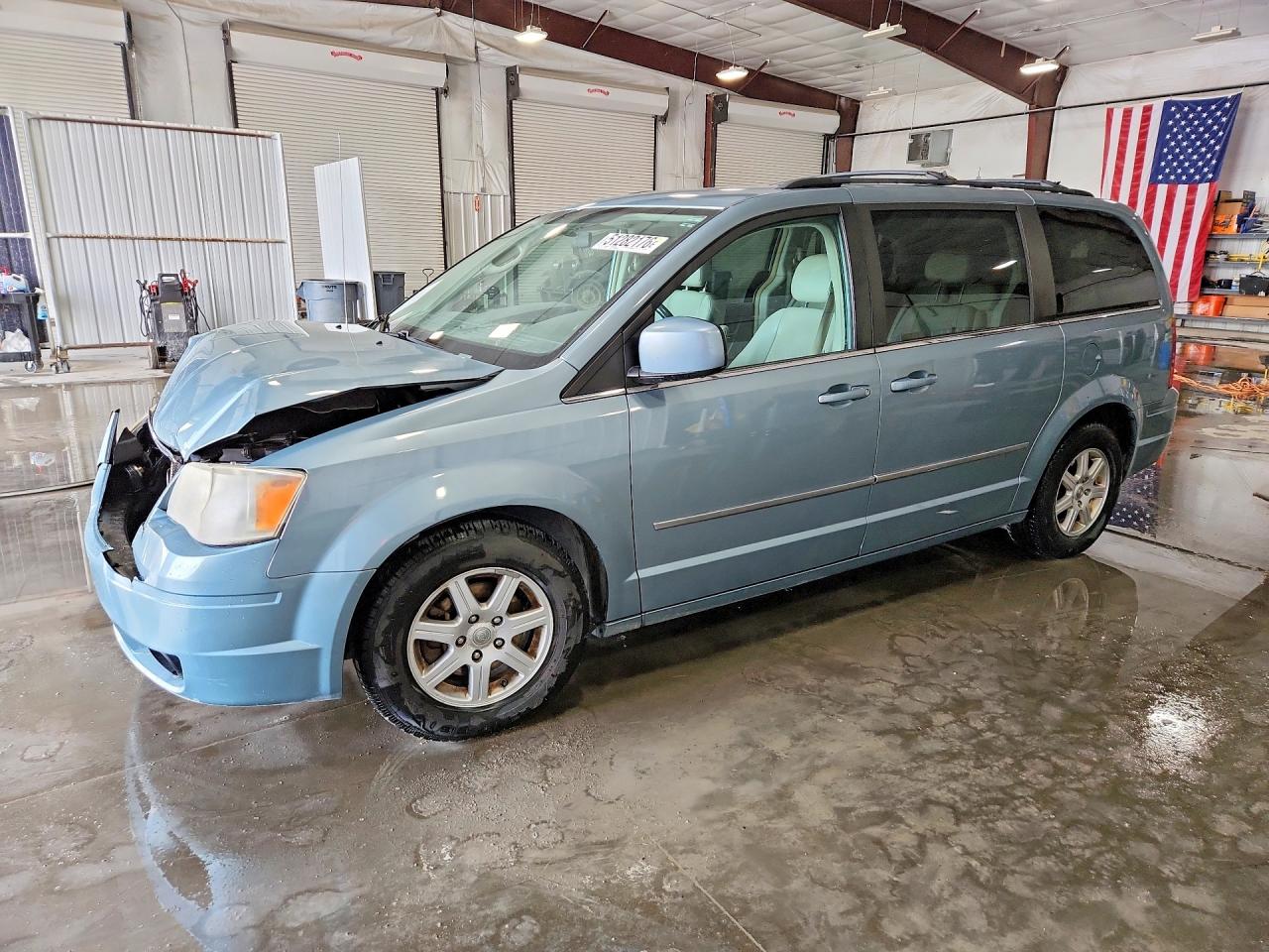 Salvage Chrysler Minivan Image
