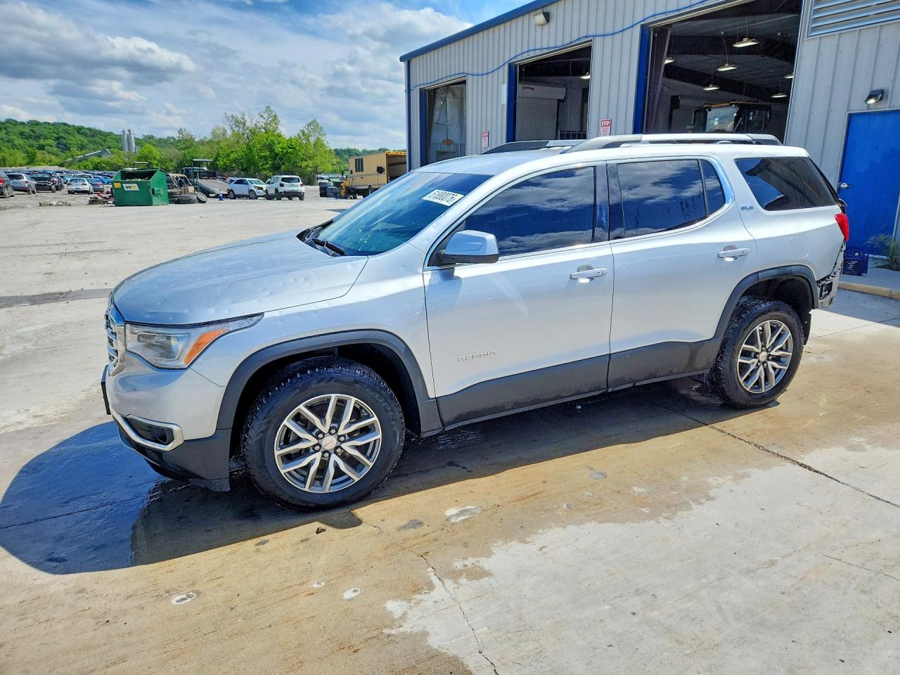 Salvage GMC Acadia Image