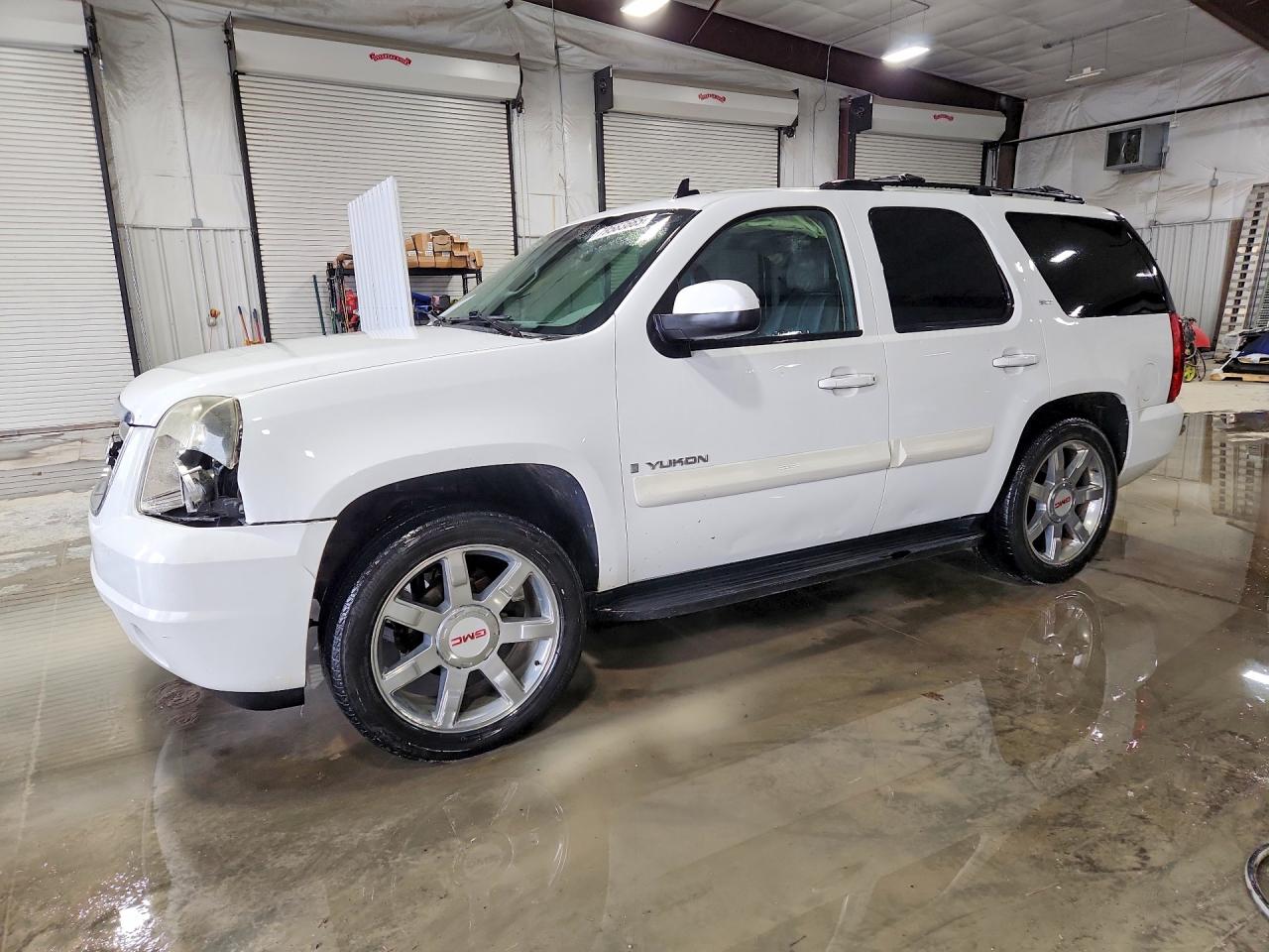 Salvage GMC Yukon Image