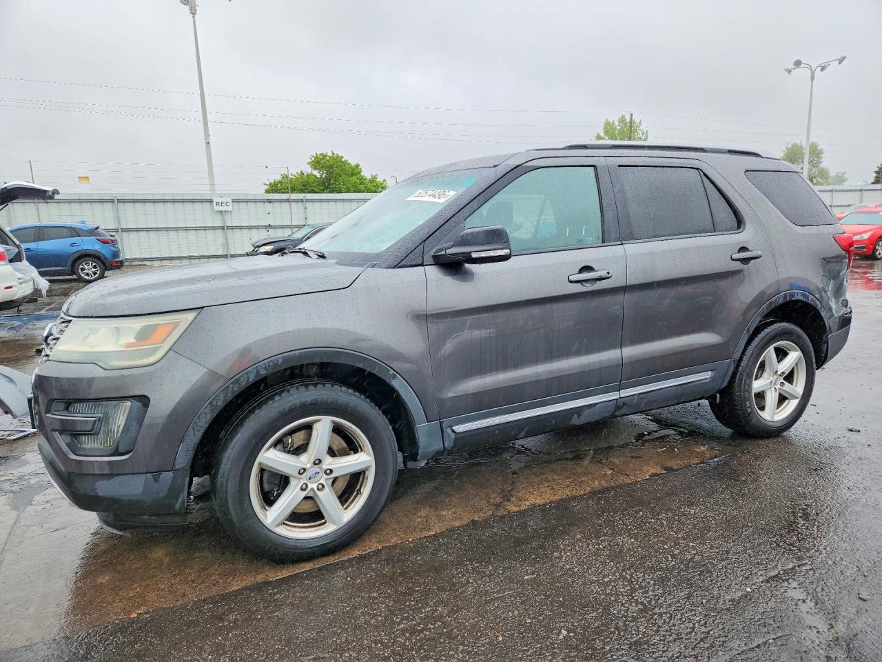 Salvage Ford Explorer Image