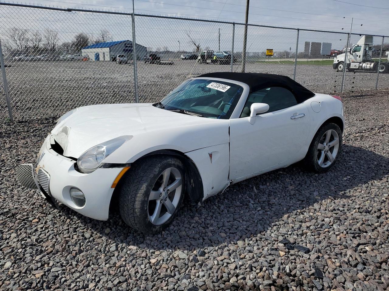 Salvage Pontiac Solstice Image