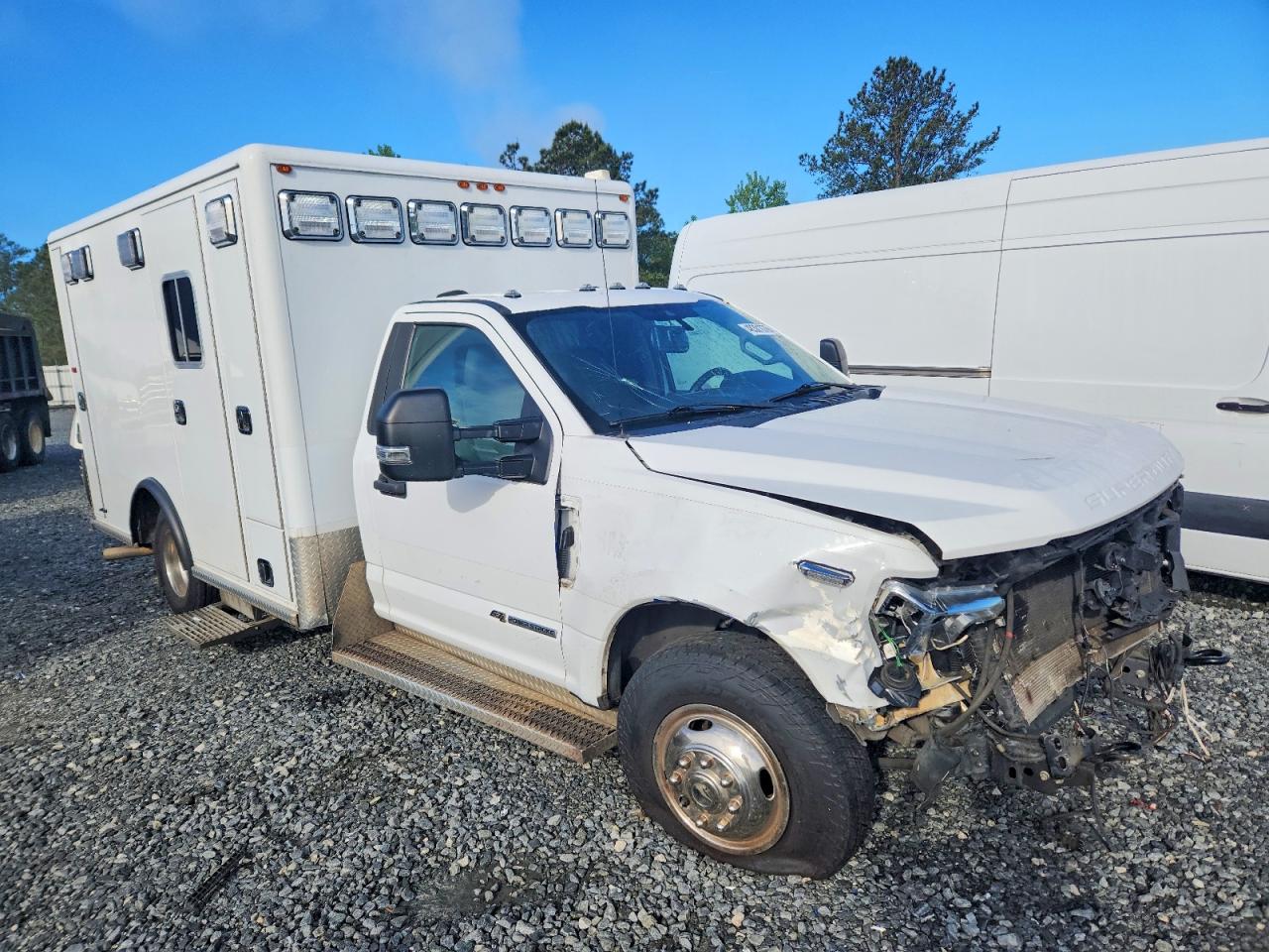 Salvage Ford F-350 Image