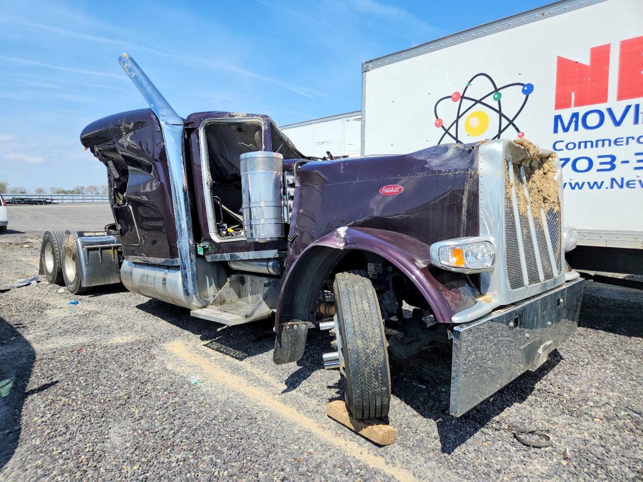 Salvage Peterbilt 389 Image