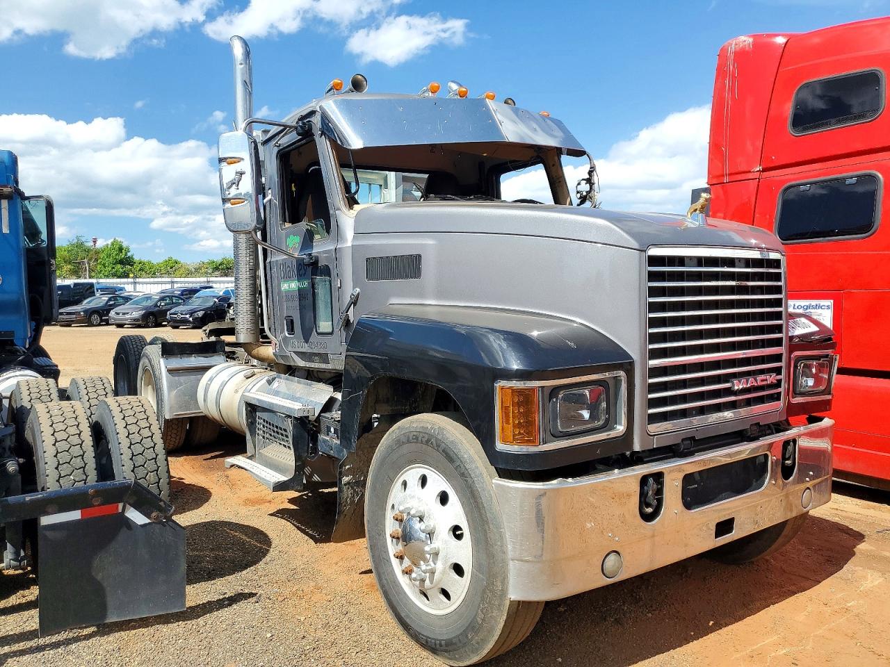 Salvage Mack Pinnacle Image