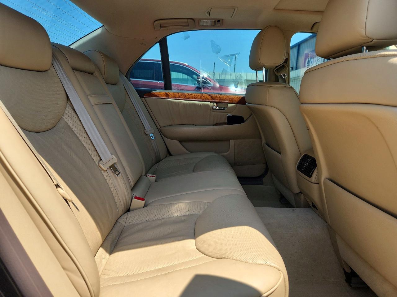 Lexus LS Base