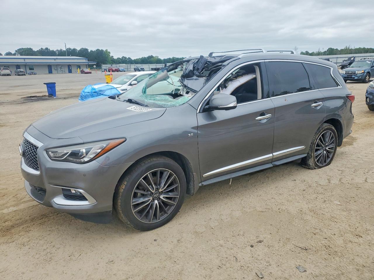 Salvage INFINITI Qx Image