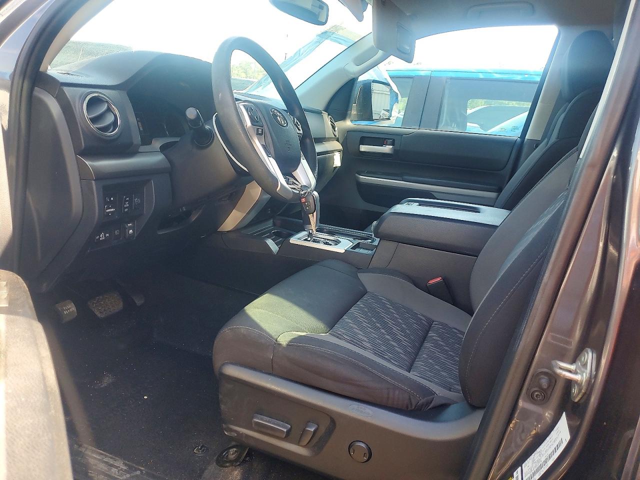 Toyota Tundra Crewmax Sr5