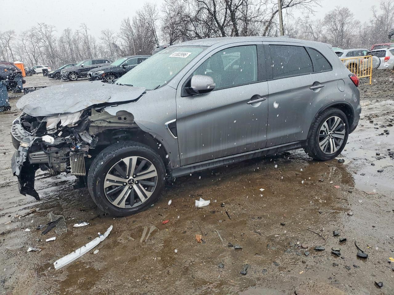 Salvage Mitsubishi Outlander Image