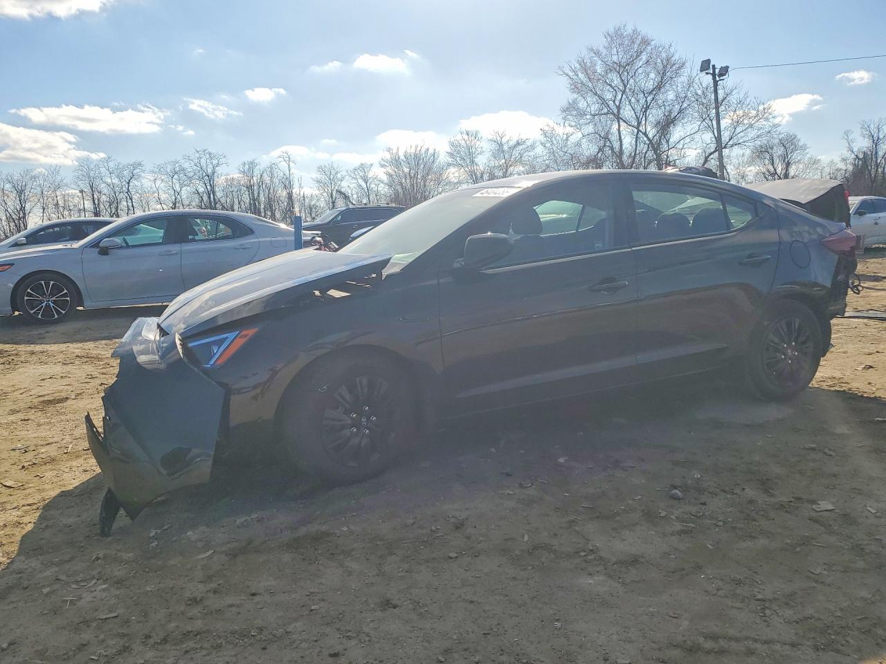 Salvage Hyundai ELANTRA Image