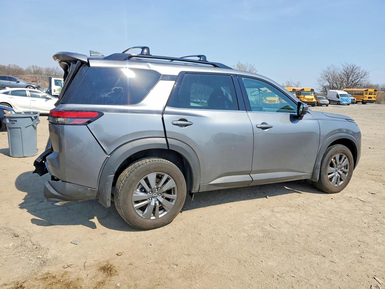 Nissan Pathfinder Sv