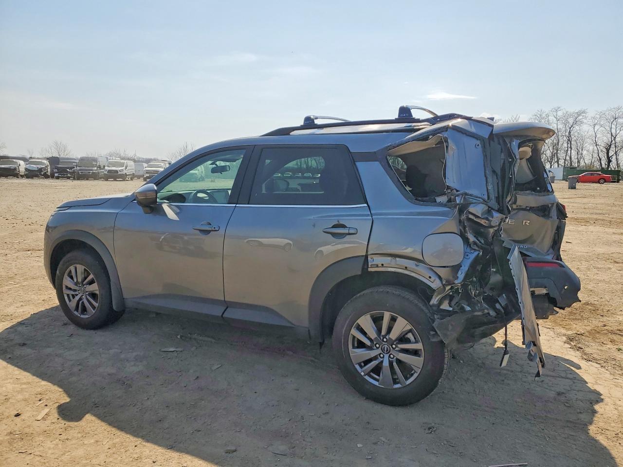 Nissan Pathfinder Sv