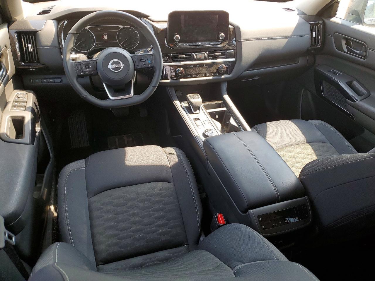 Nissan Pathfinder Sv