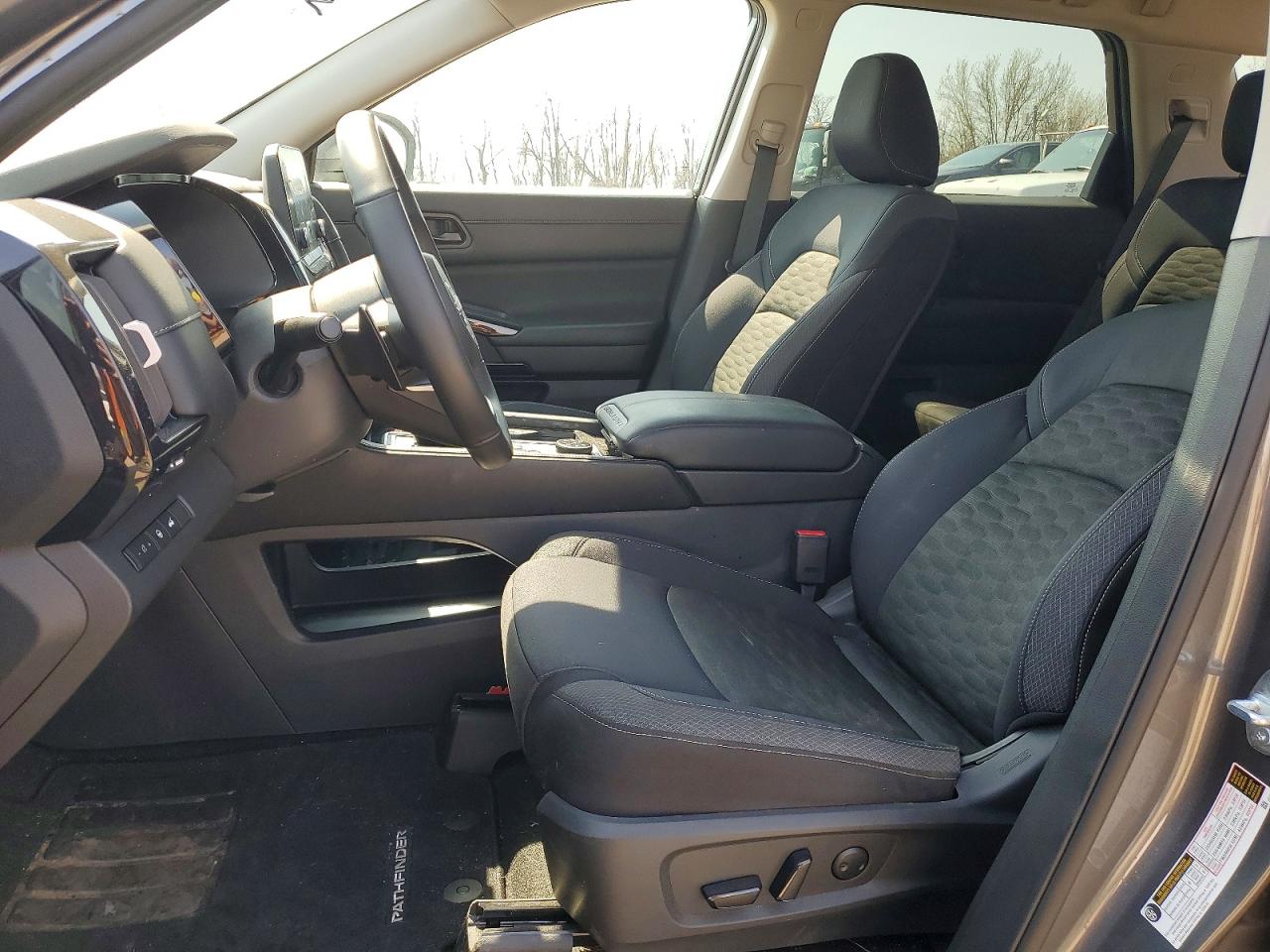 Nissan Pathfinder Sv