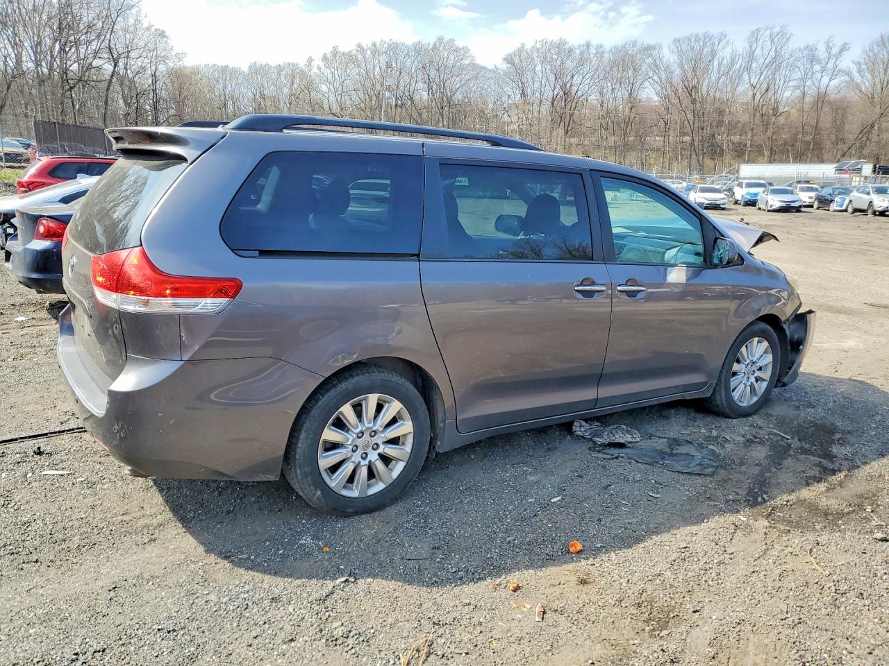 Toyota Sienna Xle 7-passenger