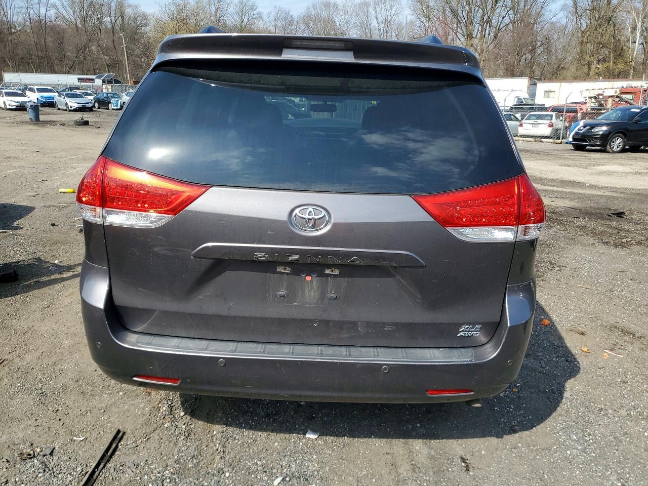 Toyota Sienna Xle 7-passenger