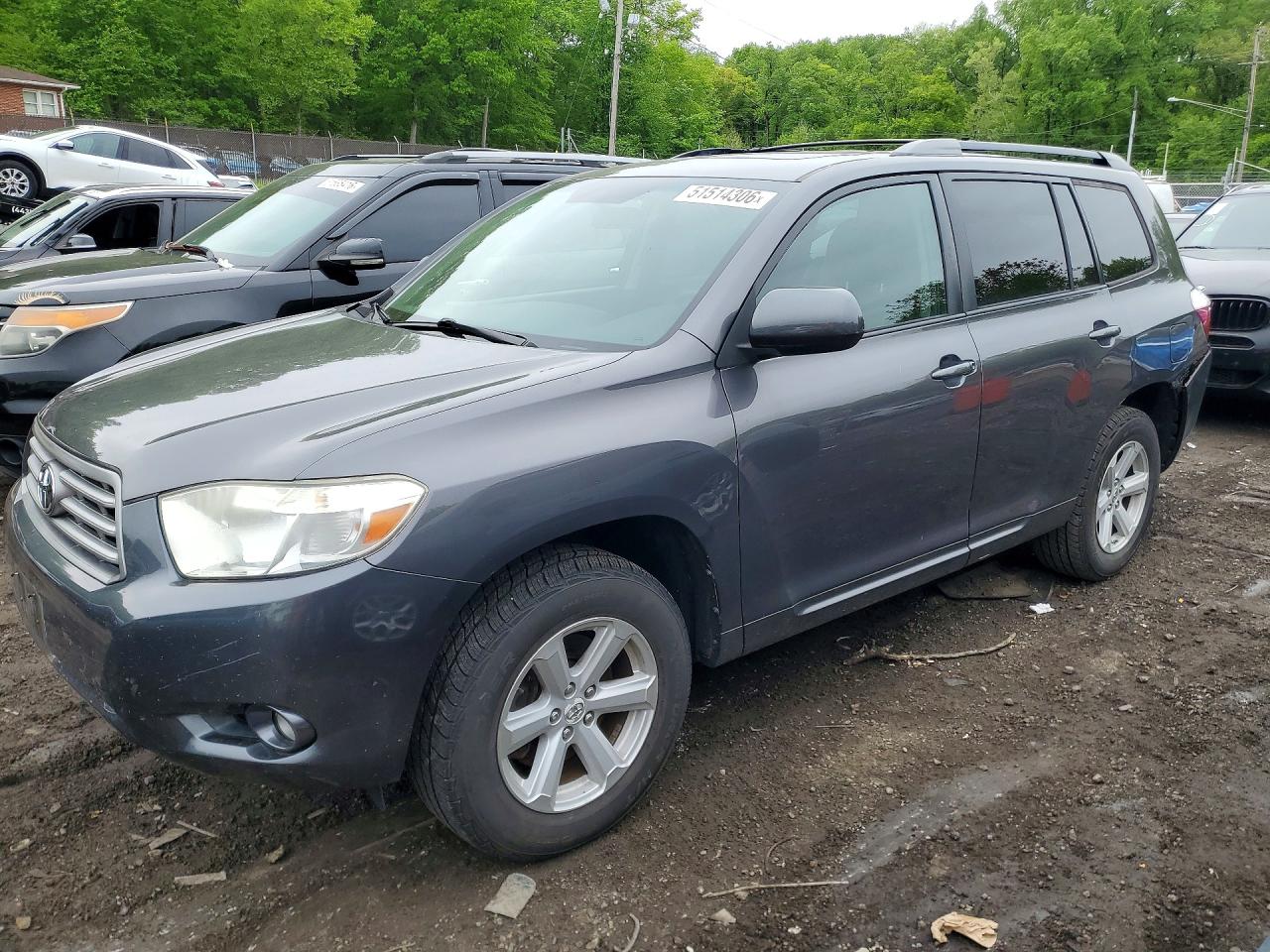 Salvage Toyota Highlander Image