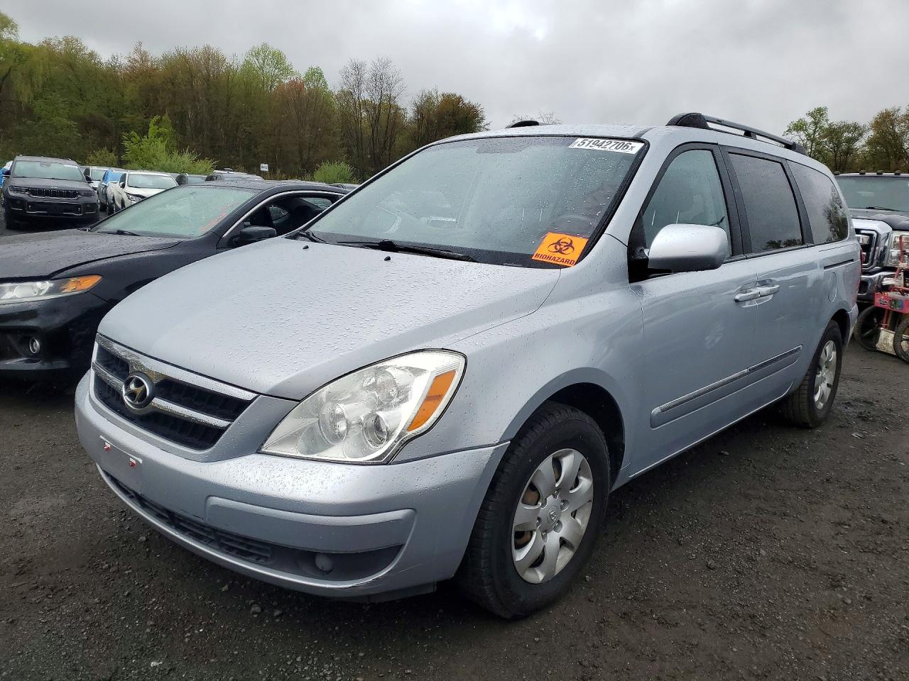 Salvage Hyundai Entourage Image